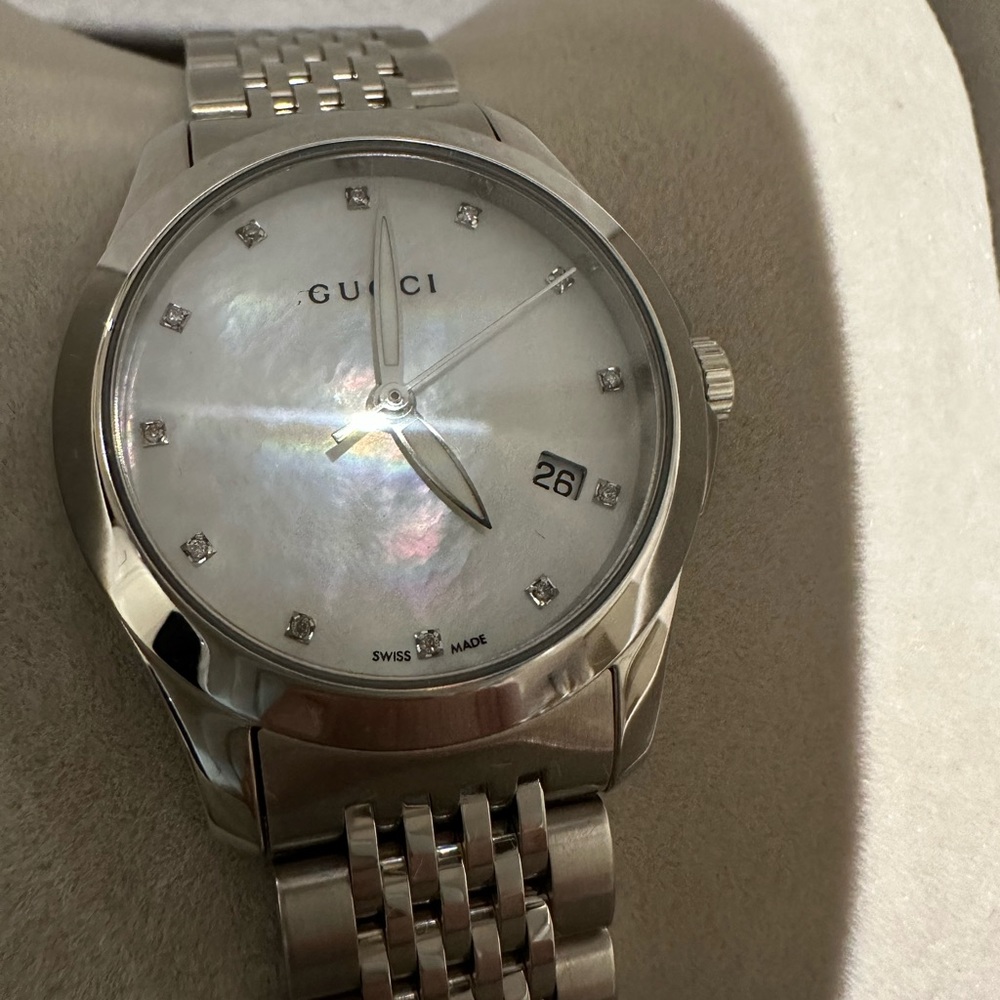 Luxury Gucci watch, mother of pearl. Never used